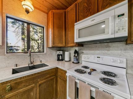 1851 Ibache Street, South Lake Tahoe, CA 96150 Photo