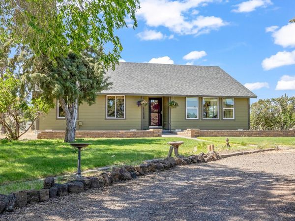 5677 NW 49th Street, Redmond, OR 97756