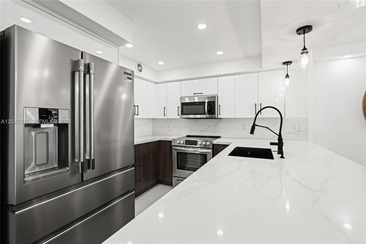 5701 Collins Ave , Unit 503, Miami Beach, FL 33140 Photo