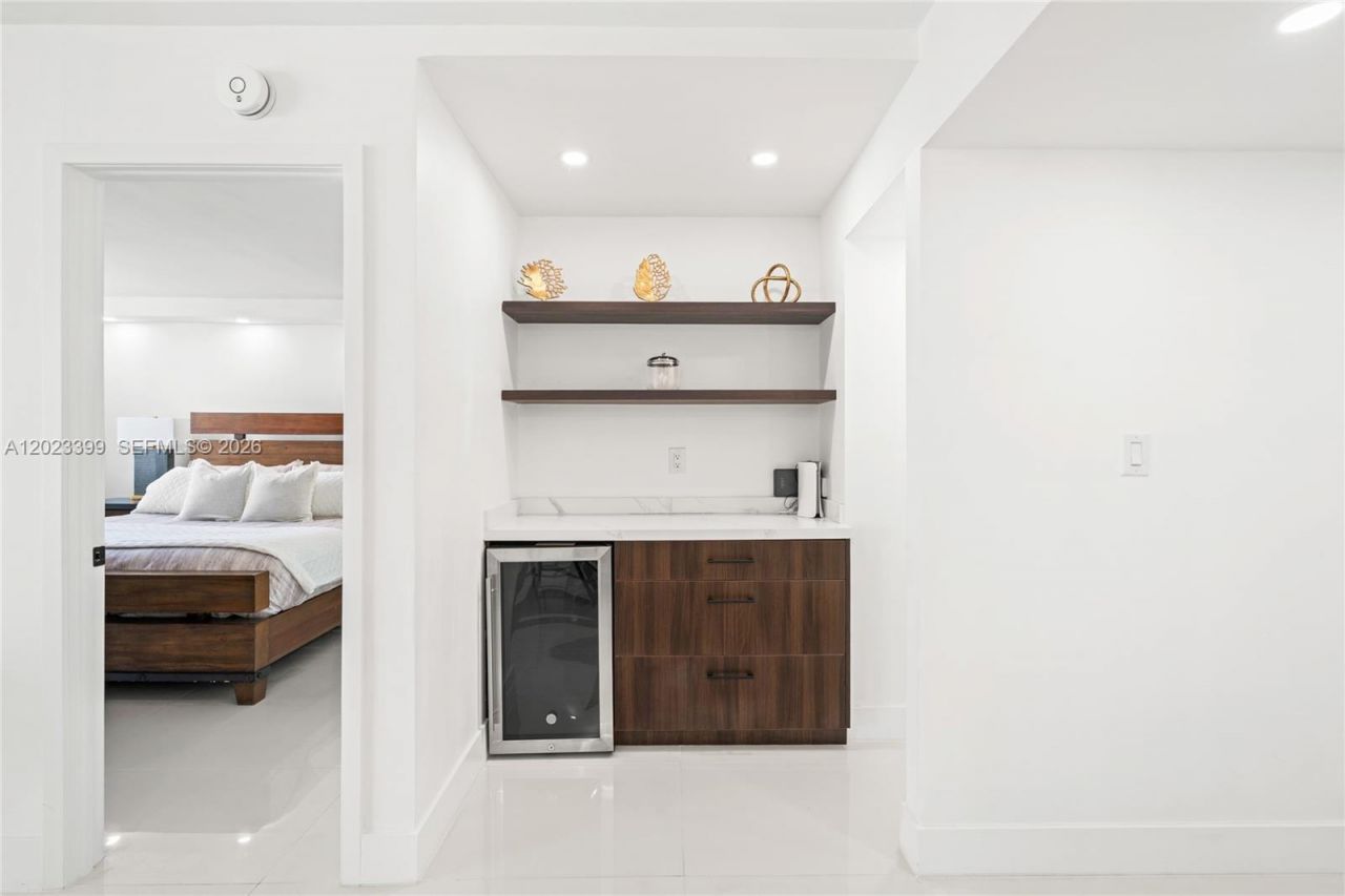 5701 Collins Ave , Unit 503, Miami Beach, FL 33140 Photo