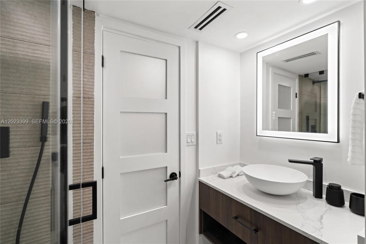5701 Collins Ave , Unit 503, Miami Beach, FL 33140 Photo