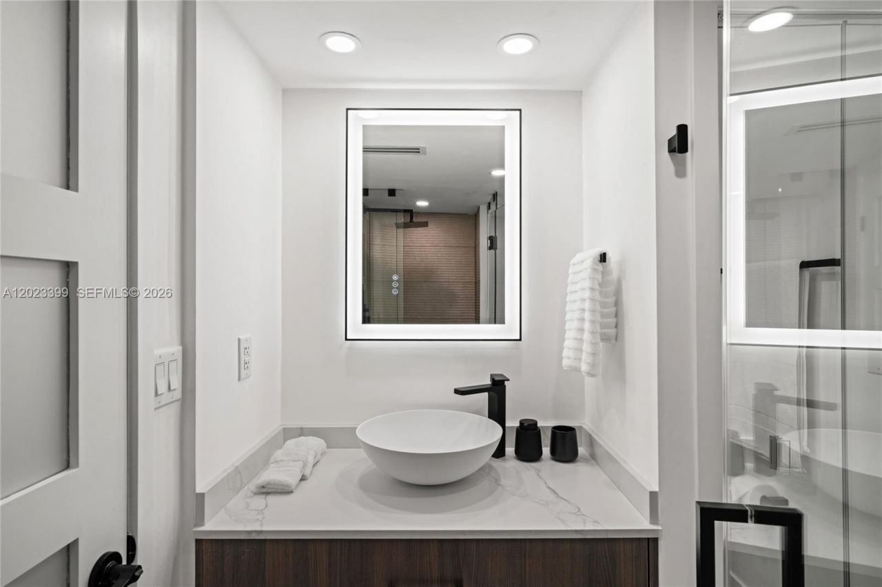 5701 Collins Ave , Unit 503, Miami Beach, FL 33140 Photo
