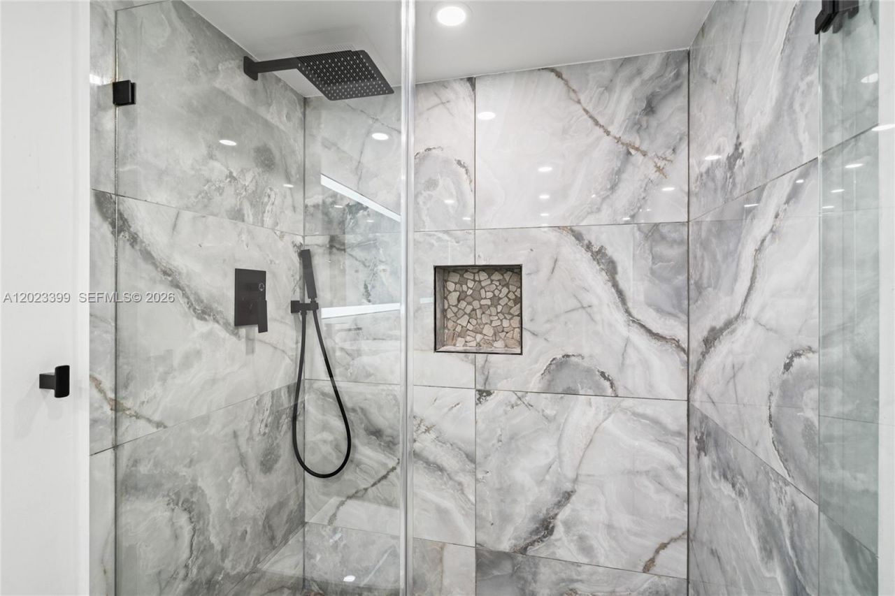 5701 Collins Ave , Unit 503, Miami Beach, FL 33140 Photo