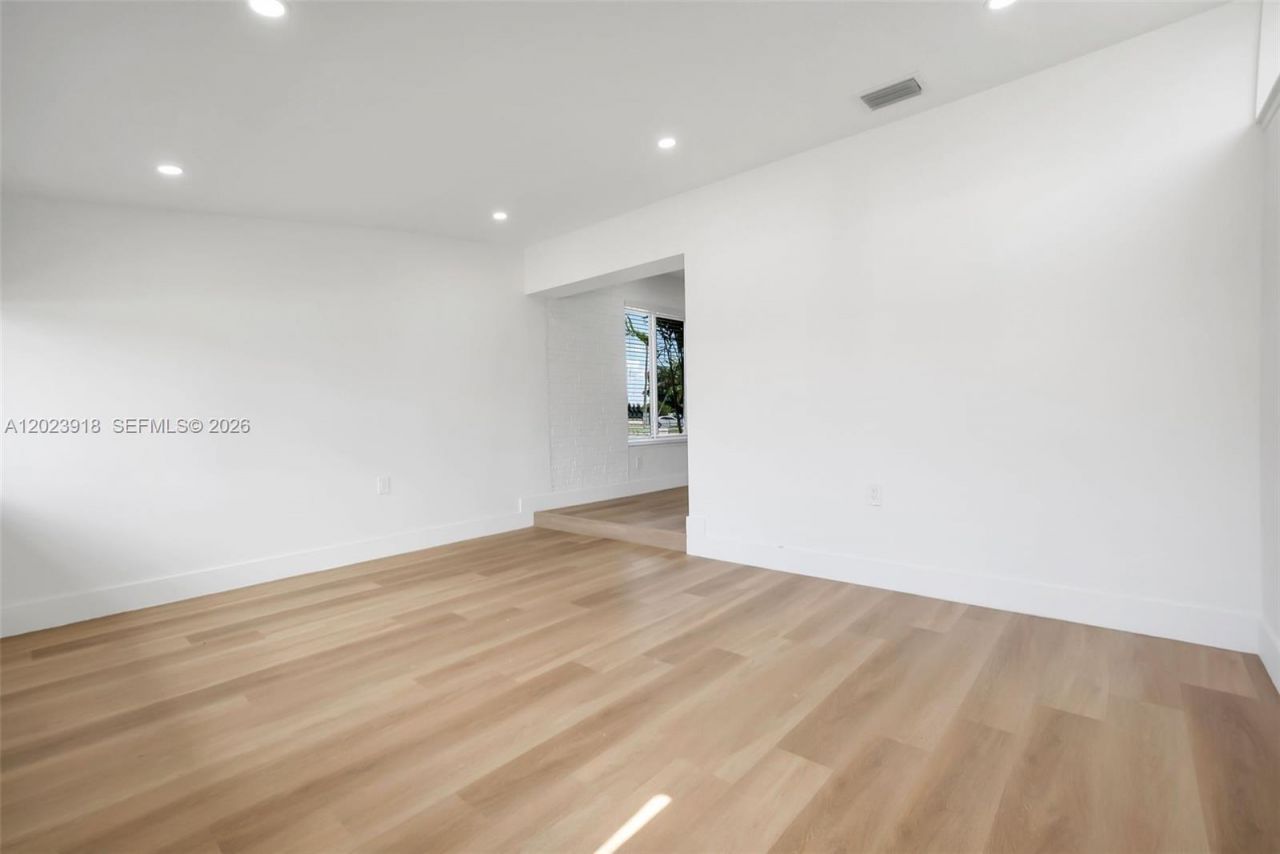 7971 NW 179th St, Hialeah, FL 33015 Photo