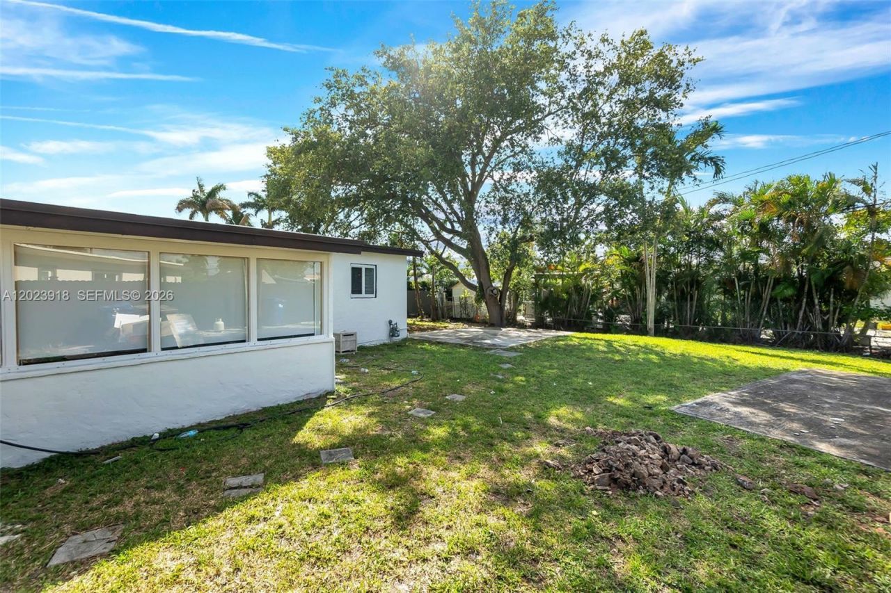 7971 NW 179th St, Hialeah, FL 33015 Photo
