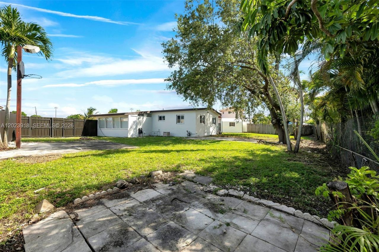 7971 NW 179th St, Hialeah, FL 33015 Photo
