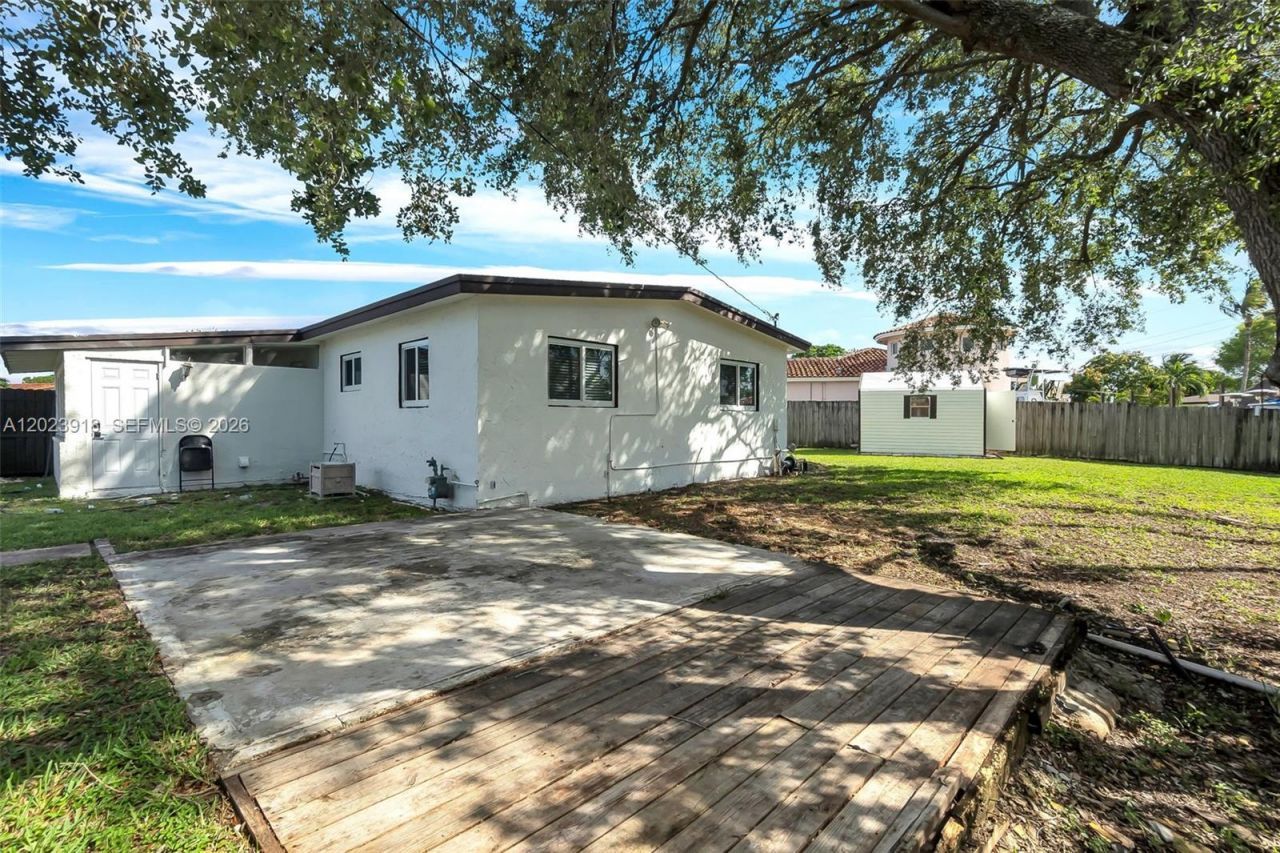 7971 NW 179th St, Hialeah, FL 33015 Photo