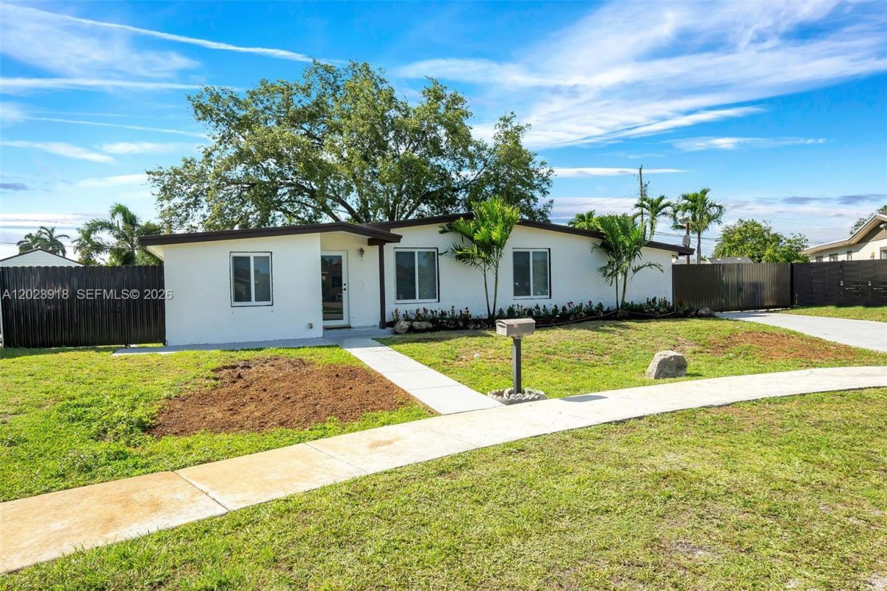 7971 NW 179th St, Hialeah, FL 33015 Photo