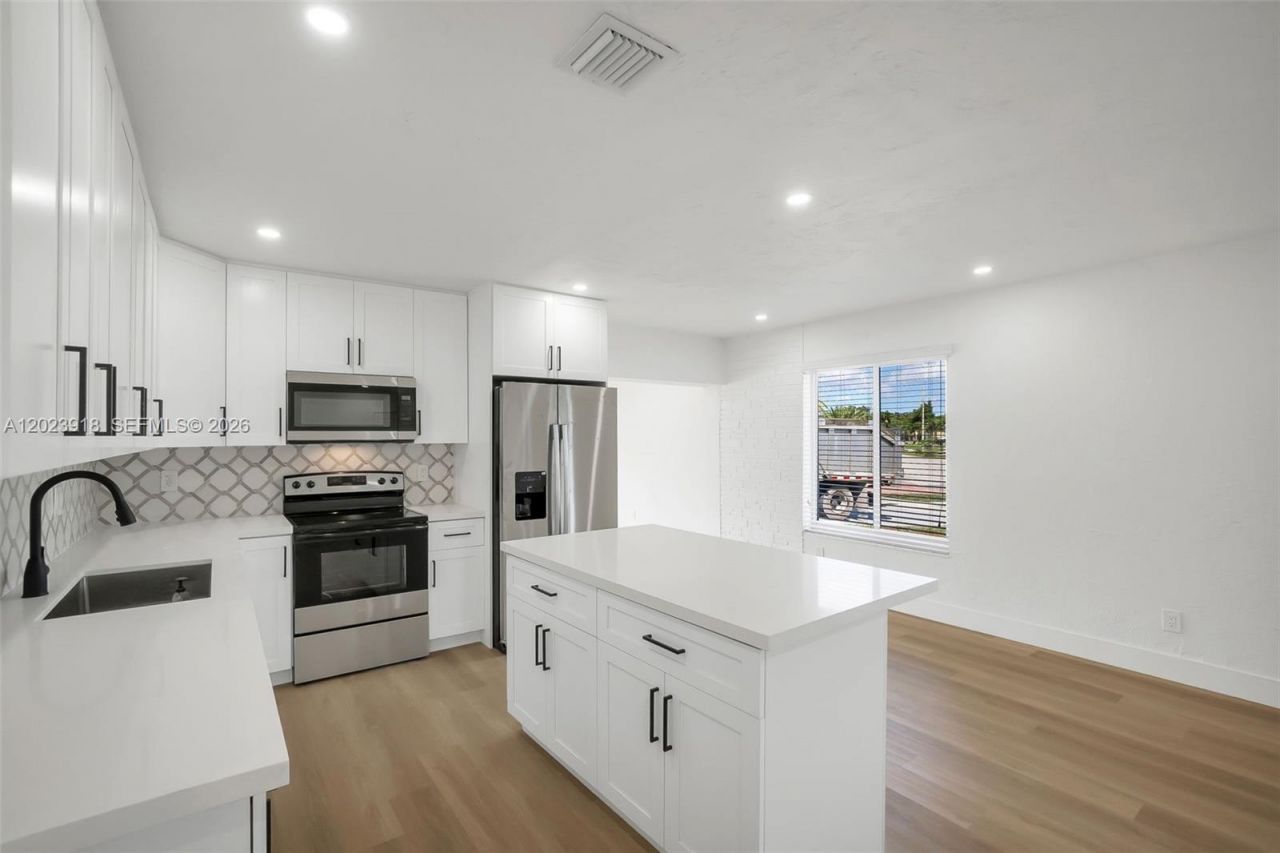 7971 NW 179th St, Hialeah, FL 33015 Photo