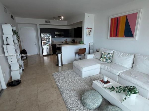 90 SW 3rd St, Unit 1811, Miami, FL 33130