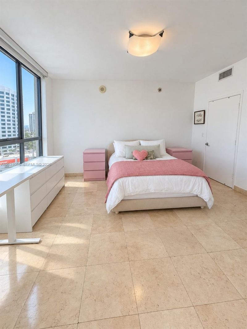 90 SW 3rd St, Unit 1811, Miami, FL 33130 Photo