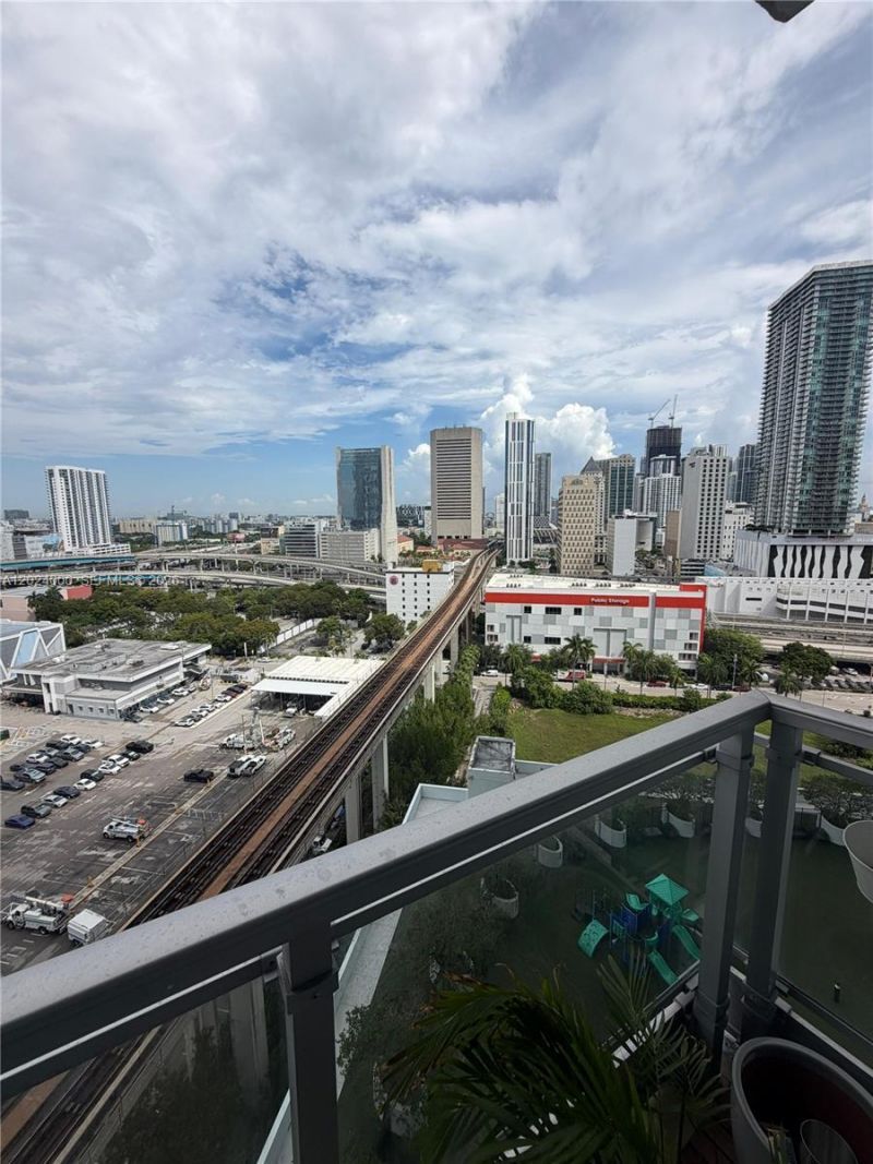 90 SW 3rd St, Unit 1811, Miami, FL 33130 Photo