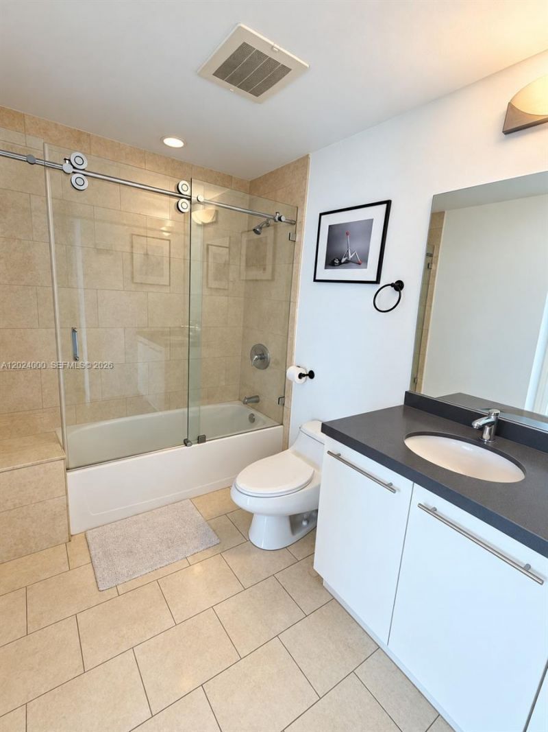 90 SW 3rd St, Unit 1811, Miami, FL 33130 Photo