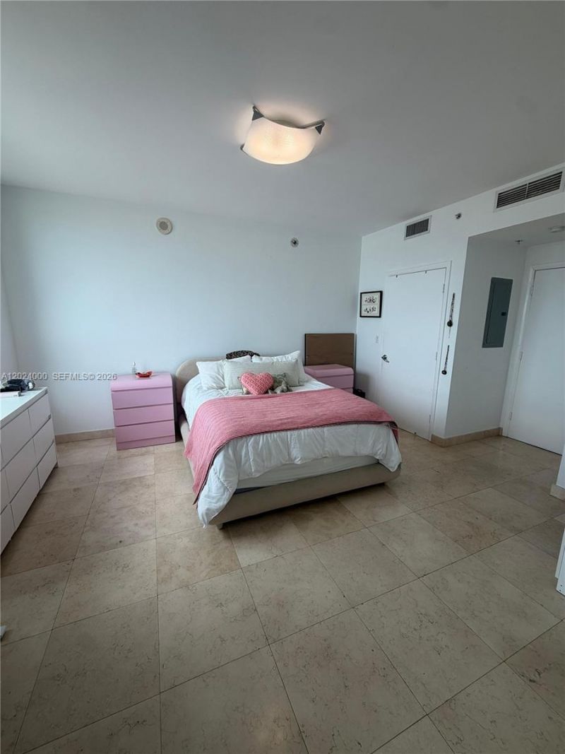 90 SW 3rd St, Unit 1811, Miami, FL 33130 Photo