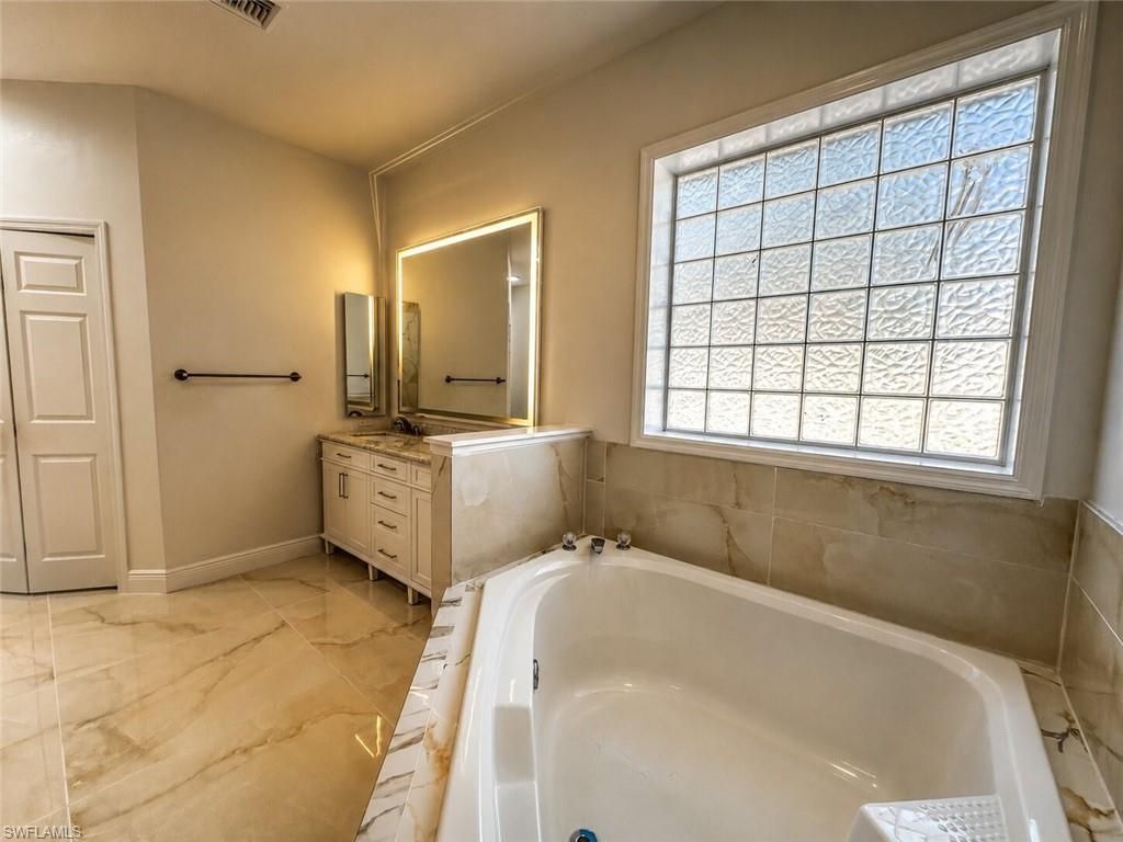 1118 SE 16th Ter , Cape Coral, FL 33990 Photo