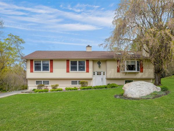340 Osceola Road, Jefferson Valley, NY 10535