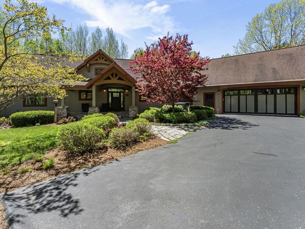 9697 Herkelrath Road, Onekama, MI 49675
