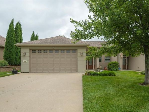 916 Coving Drive, Lawrence, KS 66049