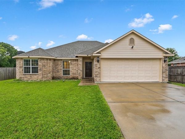 109 Ruby Circle, Hewitt, TX 76643