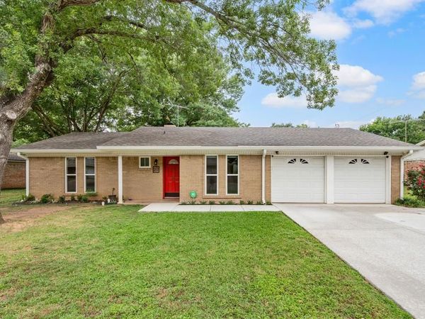 217 Glenn Drive, Hurst, TX 76053