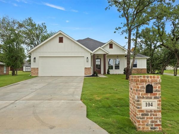 104 Jim Walter Drive, Runaway Bay, TX 76426