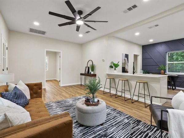 207 Pecan Street , Whitesboro, TX 76273