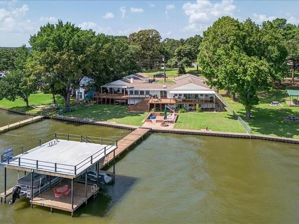 105 Bluewater Circle , Mabank, TX 75156