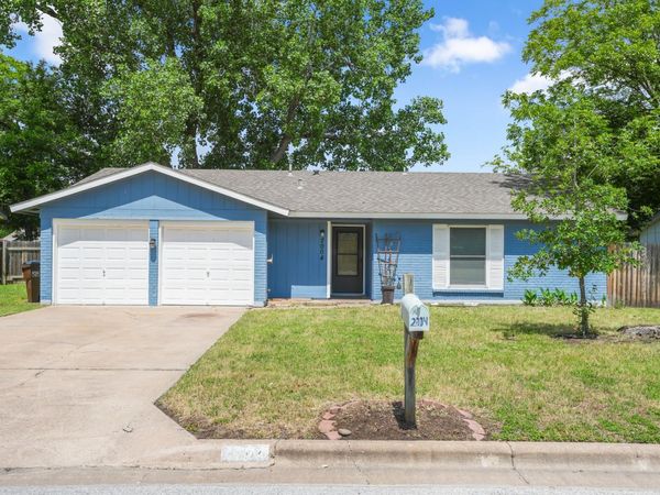 2004 Greenhill DR, Round Rock, TX 78664