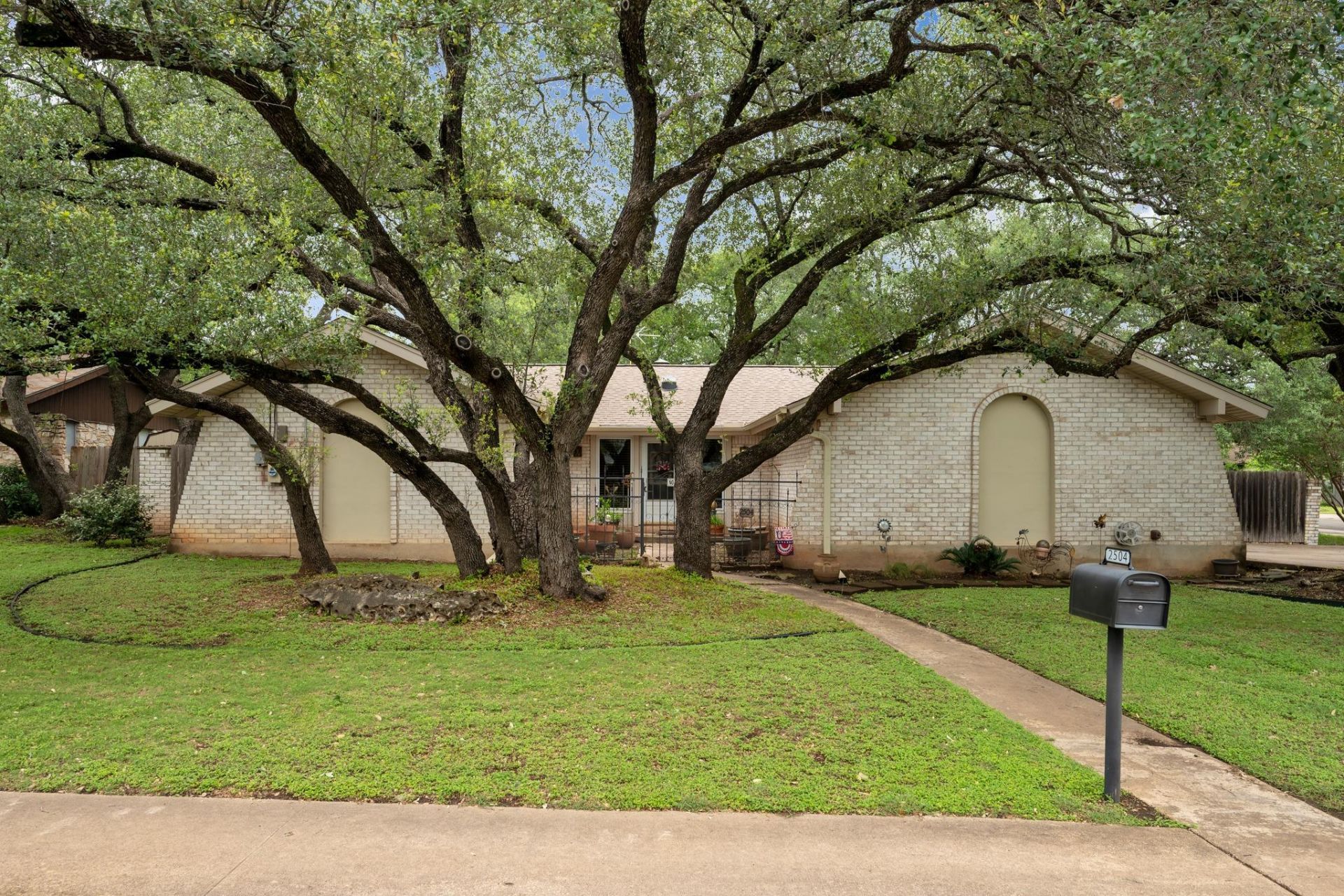 2504 Dijon Dr, Cedar Park, TX 78613 Main Photo
