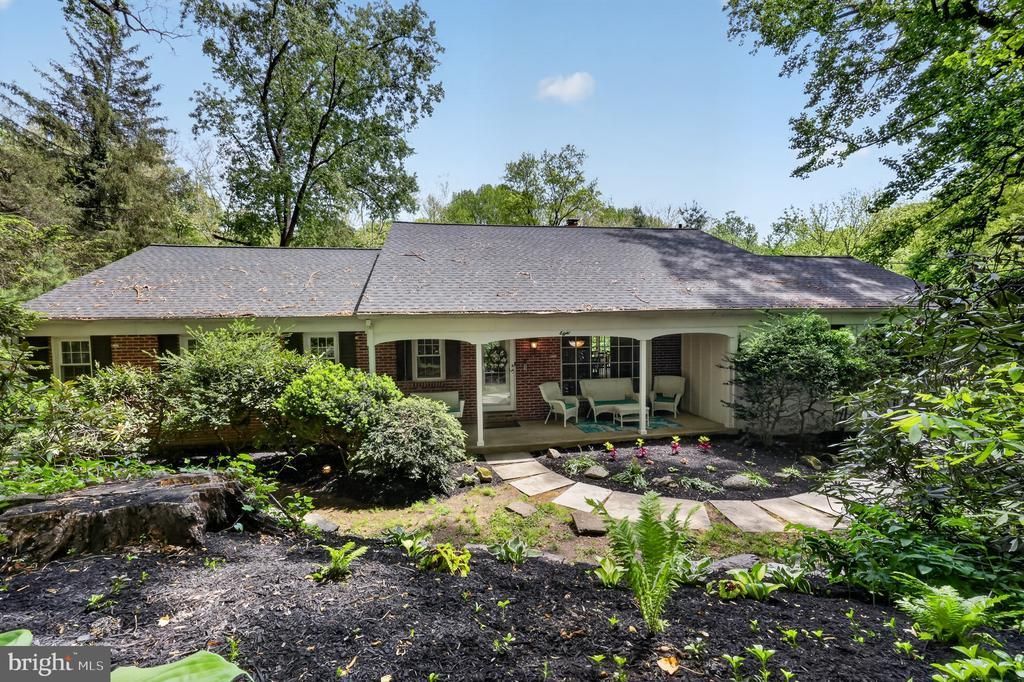 8 N LONGPOINT LANE, ROSE VALLEY, PA 19063