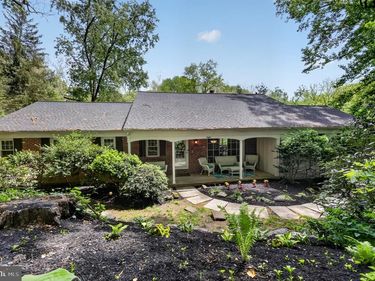 8 N LONGPOINT LANE, ROSE VALLEY, PA 19063