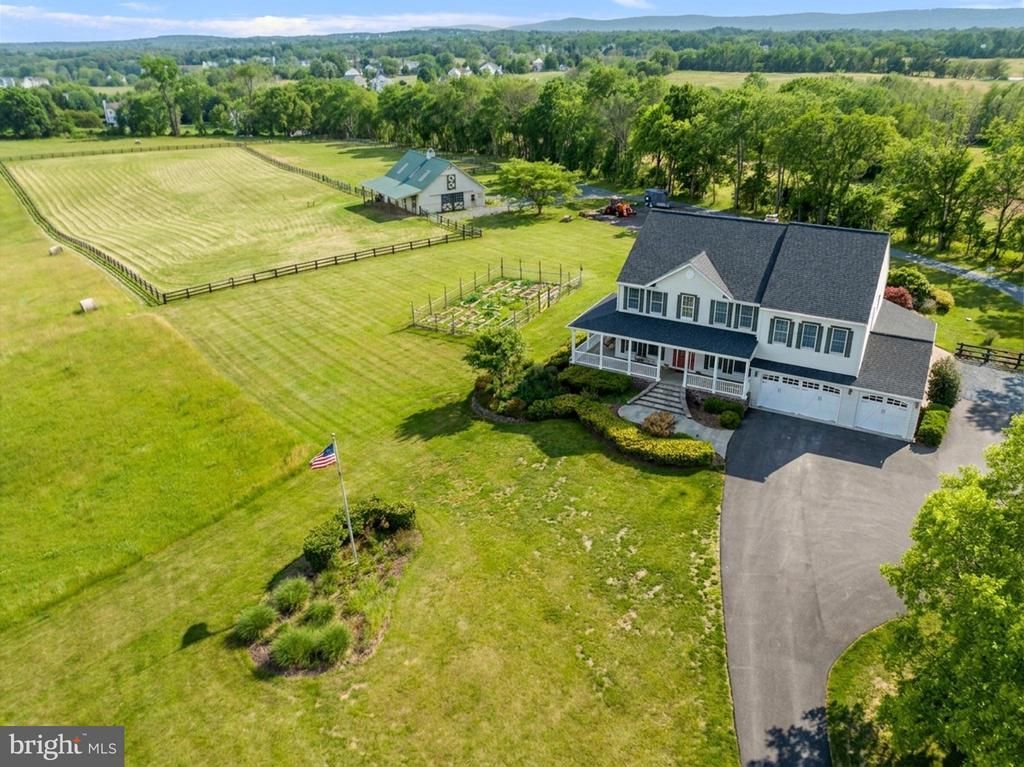 41187 YAKEY LANE, LOVETTSVILLE, VA 20180