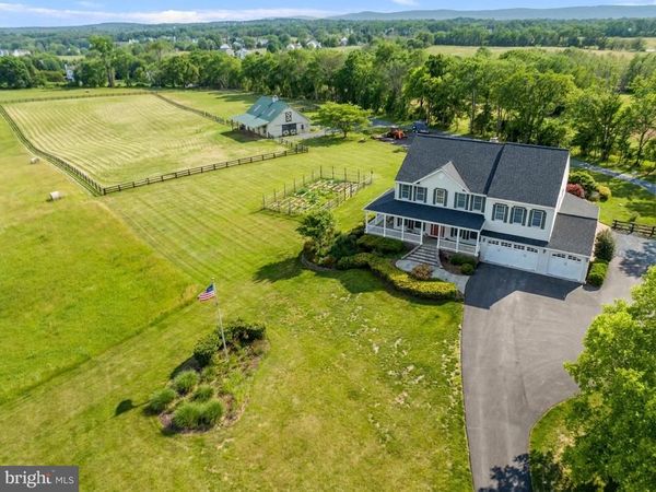 41187 YAKEY LANE, LOVETTSVILLE, VA 20180
