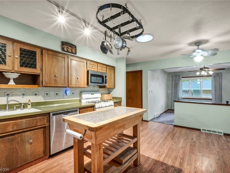 5701 Rousseau Drive , Parma, OH 44129 Photo 10