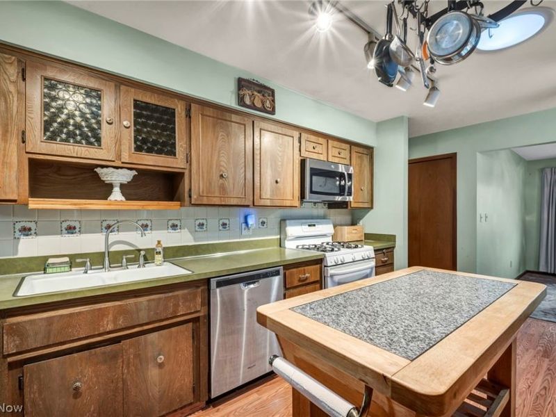5701 Rousseau Drive , Parma, OH 44129 Photo 13