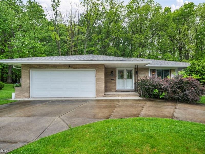 5701 Rousseau Drive , Parma, OH 44129 Photo 2