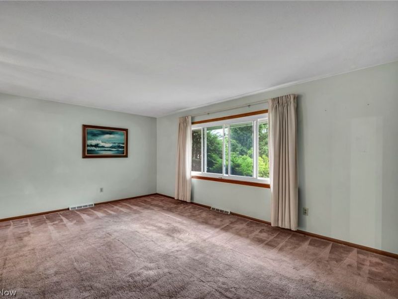 5701 Rousseau Drive , Parma, OH 44129 Photo 8