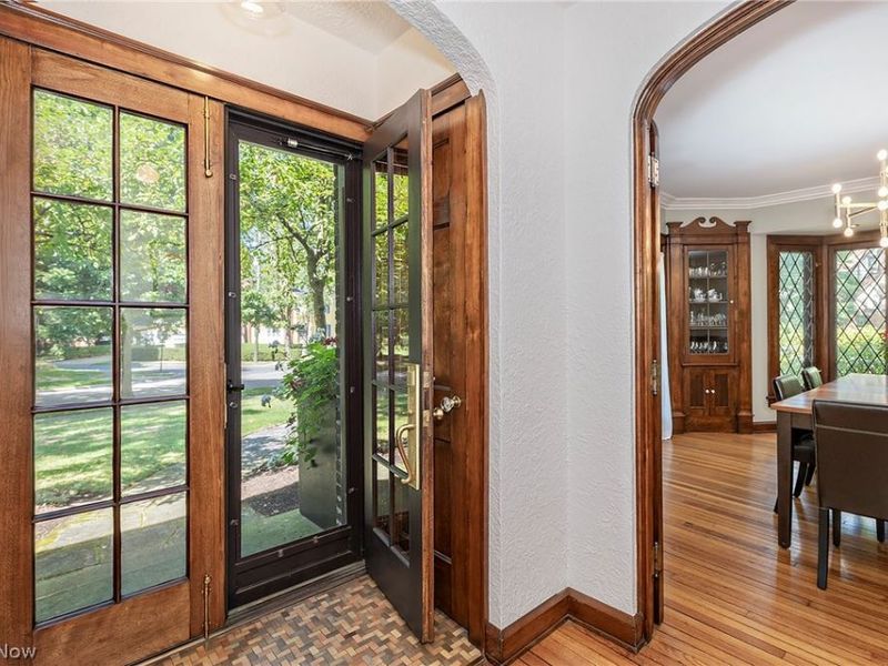 1351 Oakridge Drive, Cleveland Heights, OH 44121 Photo 2