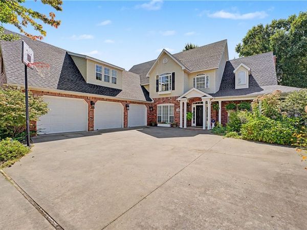 2490 N Middleton Way, Fayetteville, AR 72703