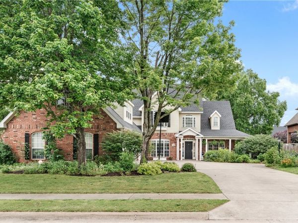2490 N Middleton Way, Fayetteville, AR 72703
