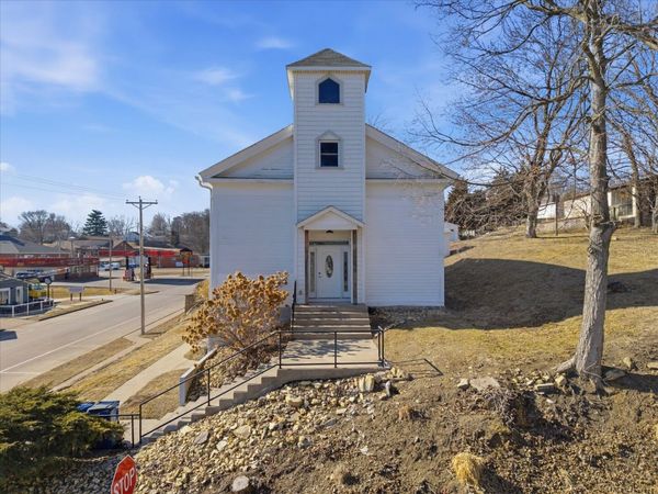 204 N 2nd Street , Le Claire, IA 52753
