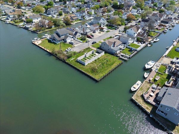 Babylon, NY 11702