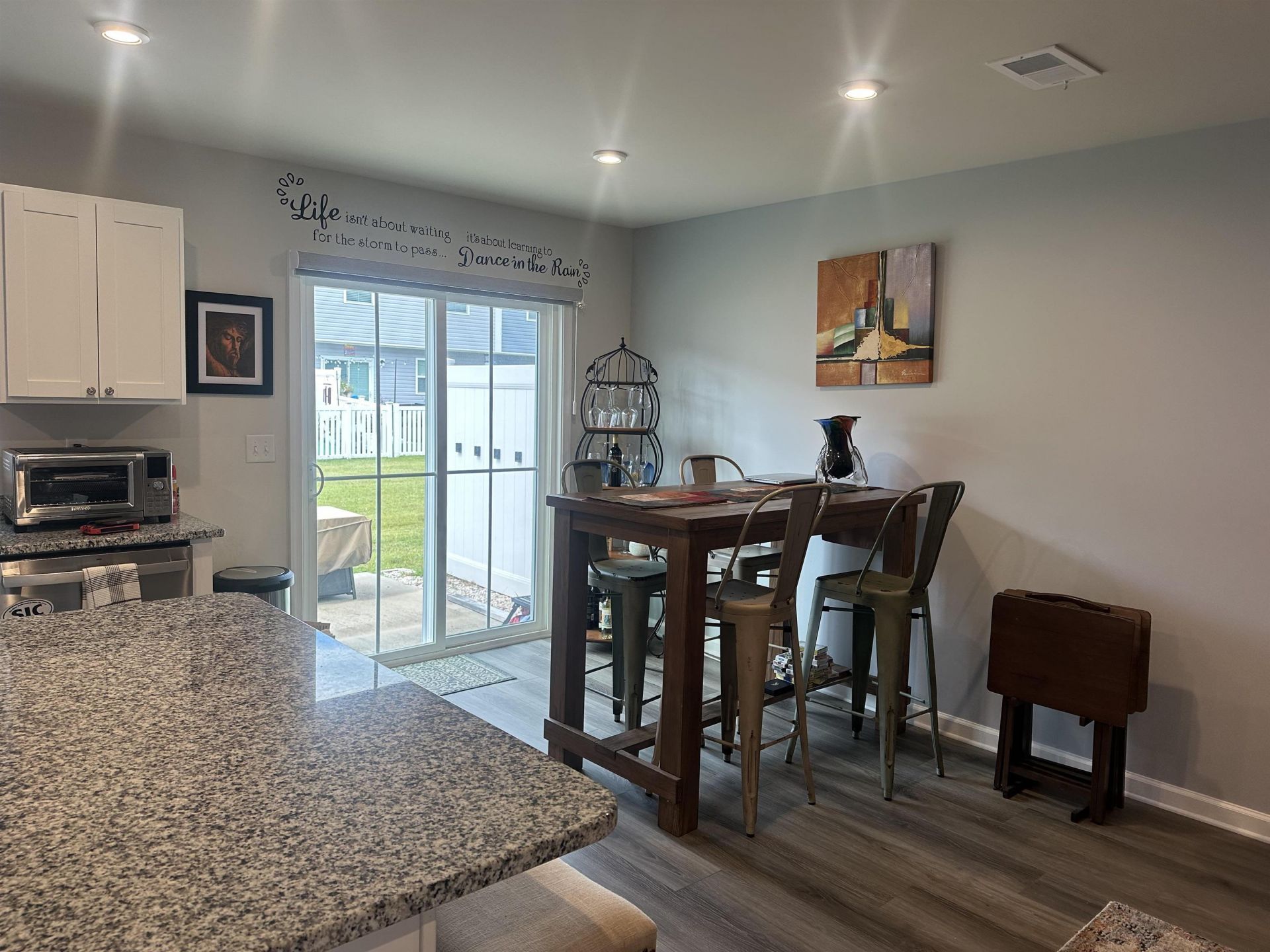405 El Camino Dr.  Photo 4