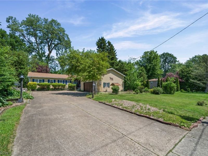 22486 Macbeth Avenue, Fairview Park, OH 44126 Photo 3