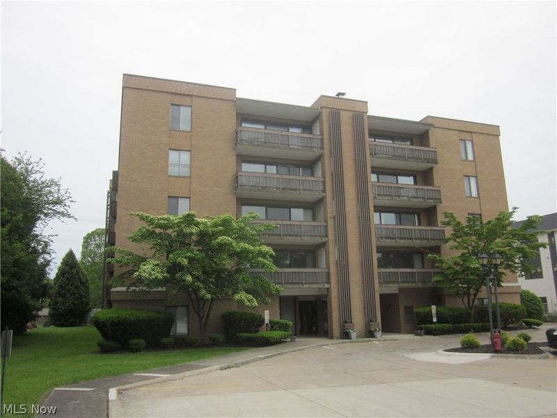 22555 Center Ridge Road, Unit 204, Rocky River, OH 44116 Photo 2
