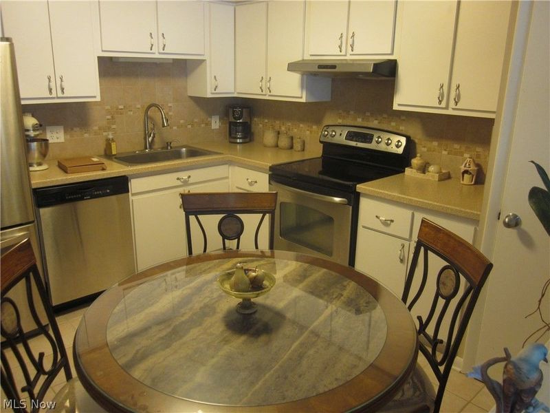 22555 Center Ridge Road, Unit 204, Rocky River, OH 44116 Photo 5