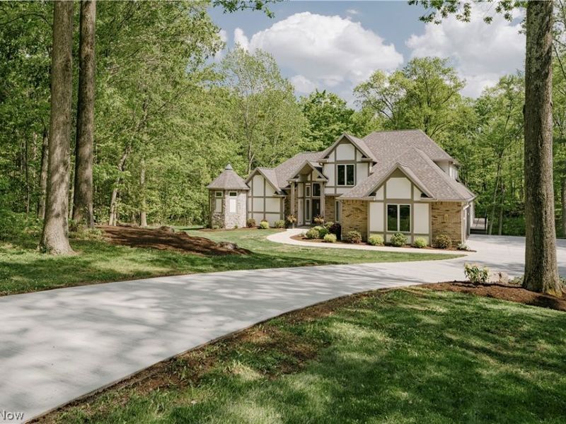 11251 Lake Forest Drive , Chesterland, OH 44026 Photo 2