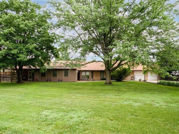18345 Nottingham Court, Basehor, KS 66007