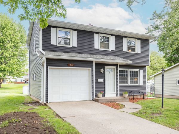 1832 E 32nd Street , Davenport, IA 52807