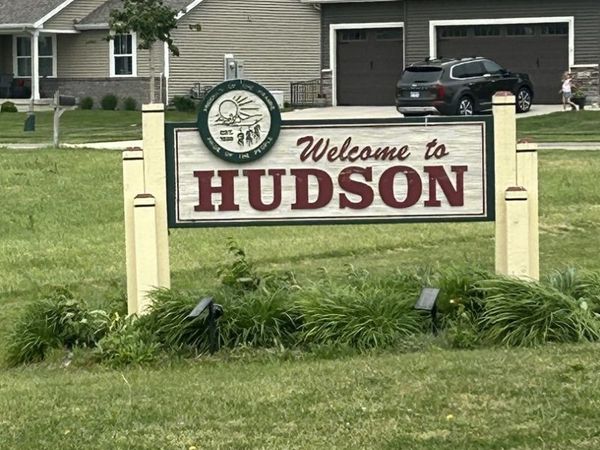 106 Blue Bird Court, Hudson, IL 61748